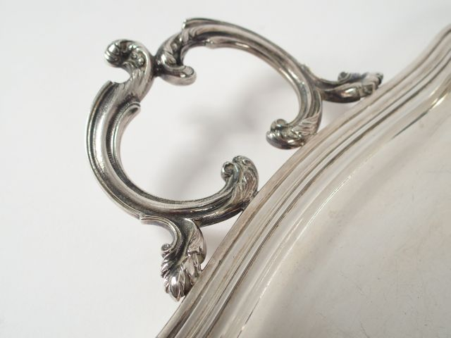 CHRISTOFLE. Plateau rectangulaire de style rocaille en métal argenté, 