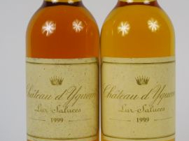 Vente aux enchères 2 DEMIES BOUTEILLES CHÂTEAU D'YQUEM 1er CCS SAUTERNES - 1999 - 1 ETLT