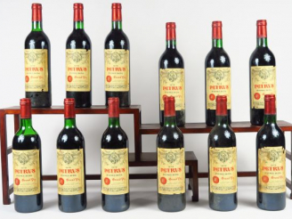 Vente aux enchères 12 BOUTEILLES CHÂTEAU PETRUS POMEROL - 1979 - CBO - 3 BG+/4 BG/3 LB/1 