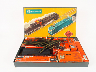 Vente aux enchères Jouef. Lot d'éléments de réseaux, rails, wagons Jouef HO et 231 locomo