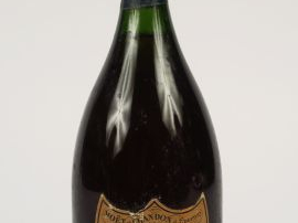 Vente aux enchères 1 BOUTEILLE DOM PERIGNON ROSE - 1962 - 2 cm SOUS LA COIFFE/EA/COIFFE A