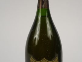 1 BOUTEILLE CHAMPAGNE DOM PERIGON - 1964 - 2 cm SOUS LA COIFFE/COIFFE 
