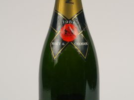 Vente aux enchères 1 BOUTEILLE CHAMPAGNE MOET   CHANDON BRUT IMPERIAL - 1982