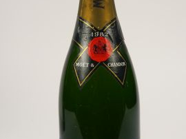 Vente aux enchères 1 BOUTEILLE CHAMPAGNE MOET   CHANDON BRUT IMPERIAL - 1982