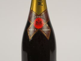 Vente aux enchères 1 BOUTEILLE CHAMPAGNE MOET   CHANDON BRUT IMPERIAL ROSE - 1985
