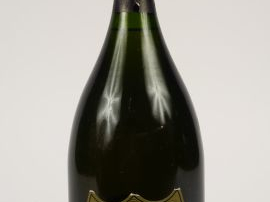 Vente aux enchères 1 MAGNUM CHAMPAGNE DOM PERIGNON - 1985 - 1,5 cm SOUS LA COIFFE/COIFFE 