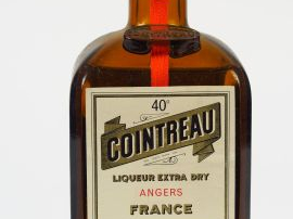 Vente aux enchères 1 BOUTEILLE COINTREAU 'AUX QUATRE COINS DU MONDE' - BOUCHON LIEGE