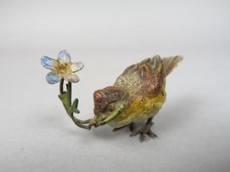 Vente aux enchères Sujet en bronze poychrome de Vienne 'moineau à la fleur' Dim. 3 x 5,5 