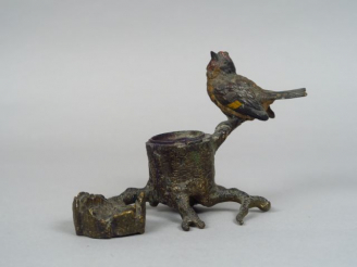 Vente aux enchères Encrier en bronze de Vienne 'oiseau branché près d'un tronc d'arbre' D