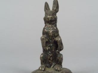 Vente aux enchères Sujet en plomb 'lapin' H. 7,5 cm