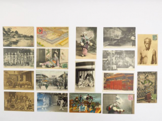 Vente aux enchères Album "Asie" comprenant environ 365 cartes postales - Japon , Laos , C