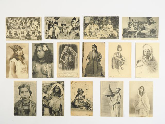 Album "Afrique du Nord"- Types, costumes comprenant environ 456 cartes