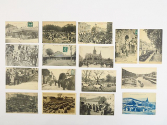 Vente aux enchères Album "Marchés" comprenant environ 228 cartes postales