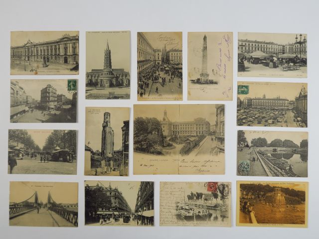 Album "Toulouse" comprenant environ 353 cartes postales.