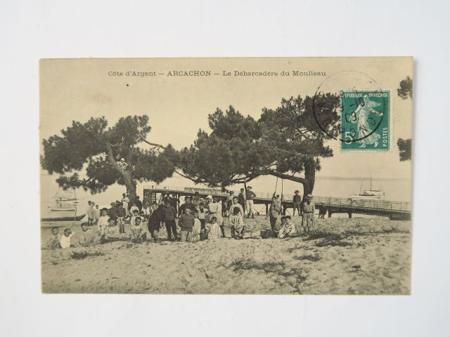 Album "Bassin d'Arcachon- village" comprenant environ 248 cartes posta