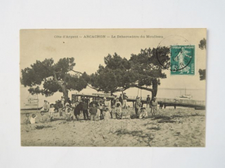 Vente aux enchères Album "Bassin d'Arcachon- village" comprenant environ 248 cartes posta