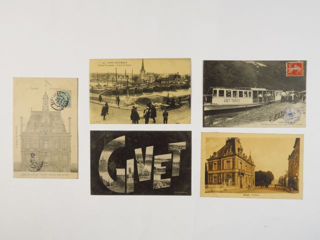 Album "Givet - Ardennes" comprenant environ 94 cartes postales