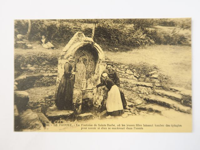 Album "Bretagne" comprenant environ 538 cartes postales, et un livret 