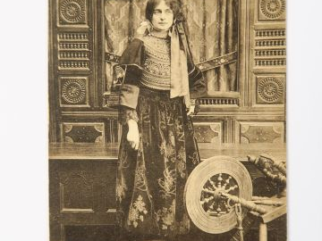 Album "Bretagne- Divers-Costumes" comprenant environ 403 cartes postal