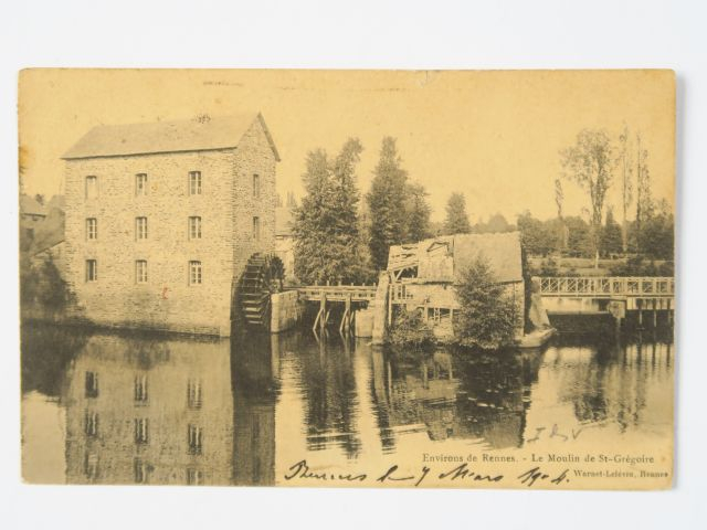 Album "Moulins" comprenant environ 517 cartes postales et 2 reproducti