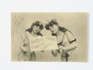 Vente aux enchères Album "Fantaisies-Bonne Année-Divers"comprenant environ 613 cartes pos