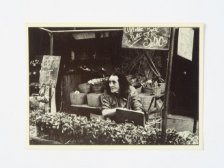 Vente aux enchères Album "Marchés" comprenant environ 134 cartes postales modernes