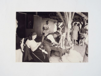 Vente aux enchères Album "Artisanat" comprenant environ 145 cartes postales modernes