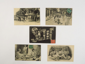 Vente aux enchères Album comprenant environ 22 cartes postales