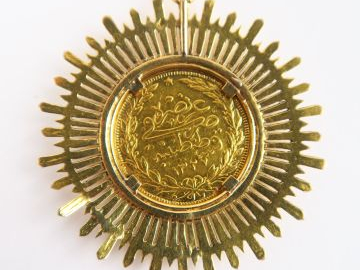 Hochet siffleur XIXe  en argent ciselé et repousssé à décor de fleurs 