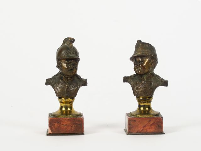 Paire de sujets en bronze XIXème à patine médaille "Enfants militaires