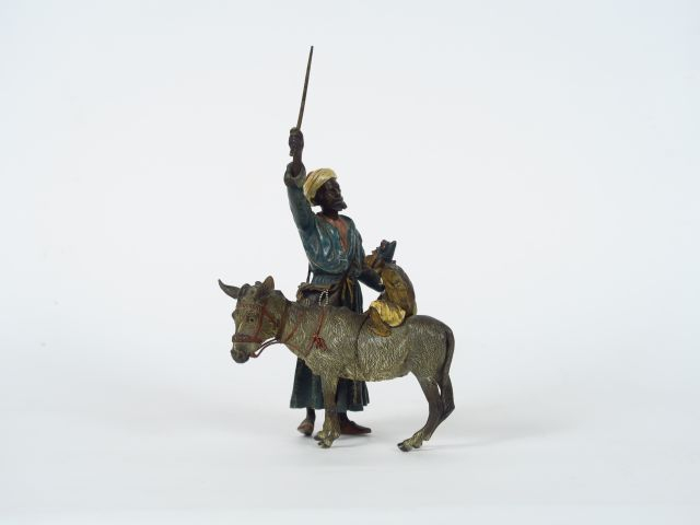 Groupe XIXème en bronze polychrome de Vienne "Le dresseur de singe". H