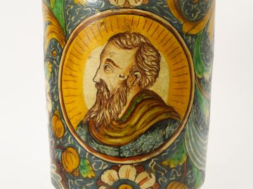 Grande vase cylindrique XVIIème en faïence italienne polychrome, à déc