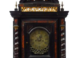 Vente aux enchères Cartel italien début XVIIIème en bois noirci, écaille et bronze, surmo