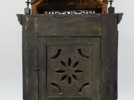 Cartel italien début XVIIIème en bois noirci, écaille et bronze, surmo