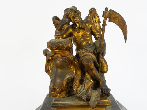 Cartel italien début XVIIIème en bois noirci, écaille et bronze, surmo