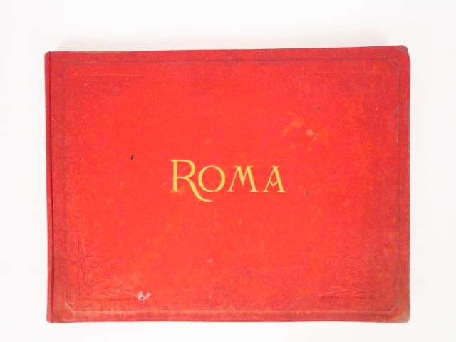 Album de 30 photographies vers 1900, "Vues de Rome". Dim de l'album. 3