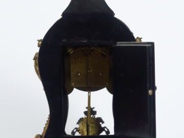 Cartel de style Louis XV en marqueterie Boulle. H. 41,5 cm