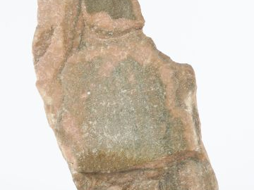 MALACAN. "Jeune femme drapée" Bas relief en marbre rose.  Signée. H. 2
