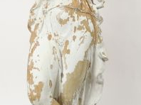 Vente aux enchères Sculpture XIXème en terre cuite figurant une jeune fille à l'antique. 