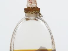 R. LALIQUE. Flacon de parfum "Lacdor" pour Lubon, vers 1920. H. 13,7 c