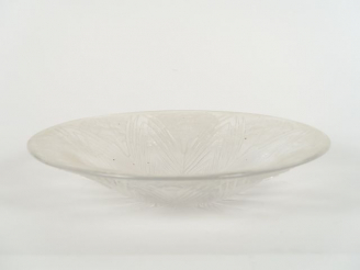Vente aux enchères LALIQUE France. Coupe en cristal, à décor de fougères.  Signée. Diam. 