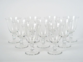 Vente aux enchères DAUM France. Suite de 9 verres à eau en cristal. Signés