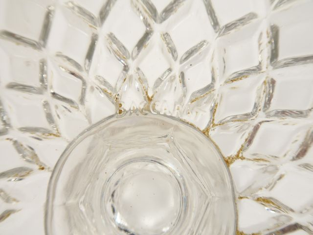 BACCARAT. Suite de trois coupes sur pied en cristal.  Signées. H. 17,5