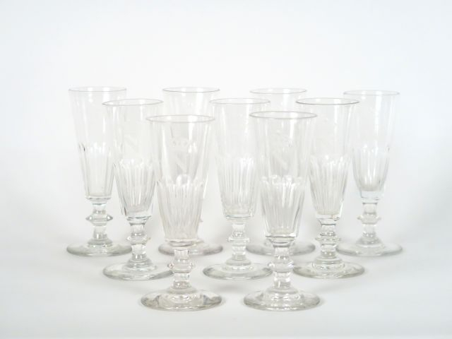 Neuf flûtes à champagne XIXème en cristal, gravées au chiffre de Napol