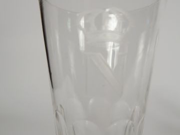 Neuf flûtes à champagne XIXème en cristal, gravées au chiffre de Napol