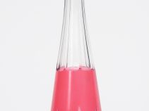 Vente aux enchères Grand flacon en cristal de Bohème rubis. H. 41 cm