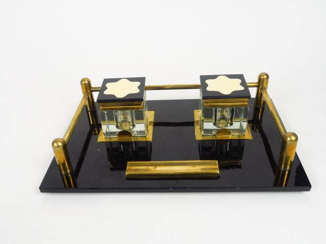 MONTBLANC. Encrier en bakélite, laiton et ivoire.