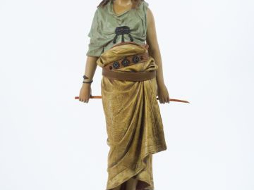 GOLDCSHEIDER."Judith" Sculpture en plâtre polychrome. Signée. H. 63 cm