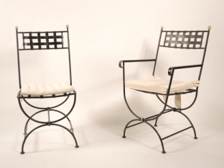 Vente aux enchères Mobilier de salle à manger en fer forgé et verre comprenant : Une tabl