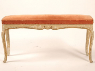 Vente aux enchères Banquette Louis XV en bois relaqué gris et doré (Sauts de laque) Dim. 